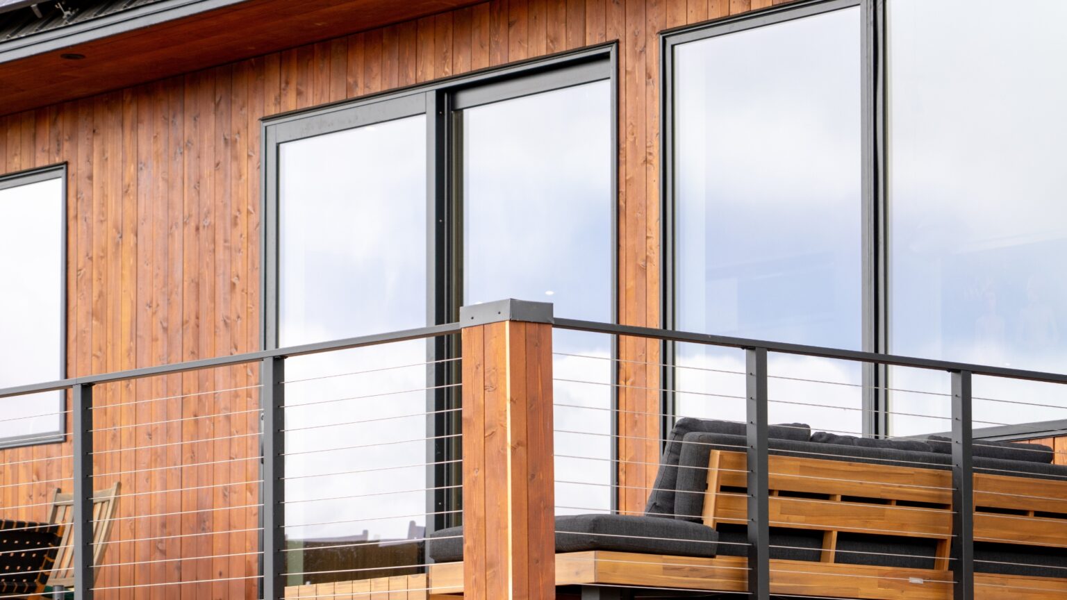 47 Modern Horizontal Deck Railing Ideas | Premium Decking Supply